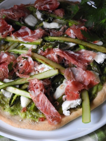 Pizza aux asperges vertes & Mozzarella