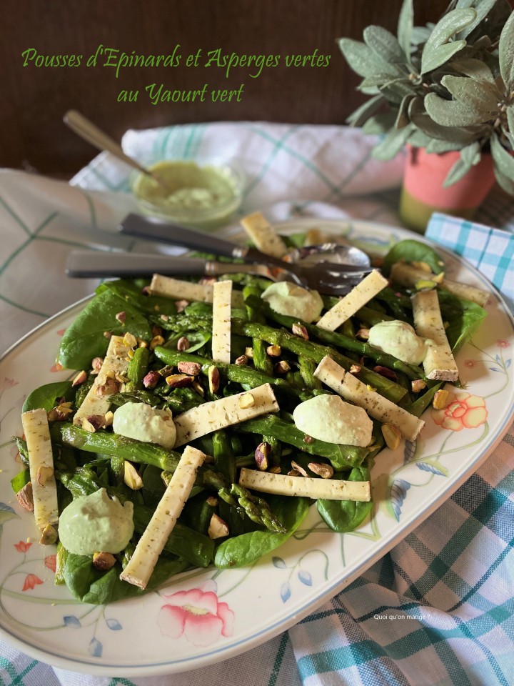 Epinards, asperges vertes et pistaches au yaourt vert