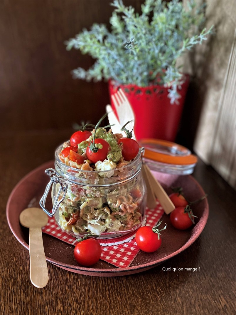 Jar Salad aux pâtes feta tomates thon et basilic
