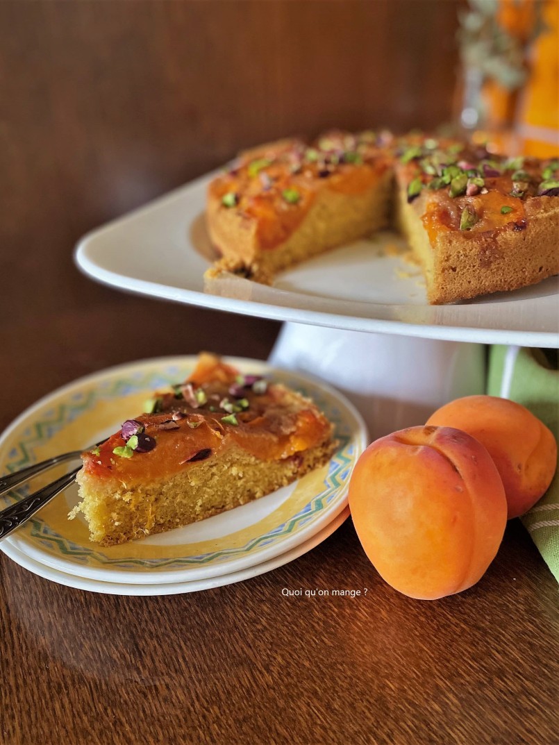 Gâteau renversé aux abricots et pistaches